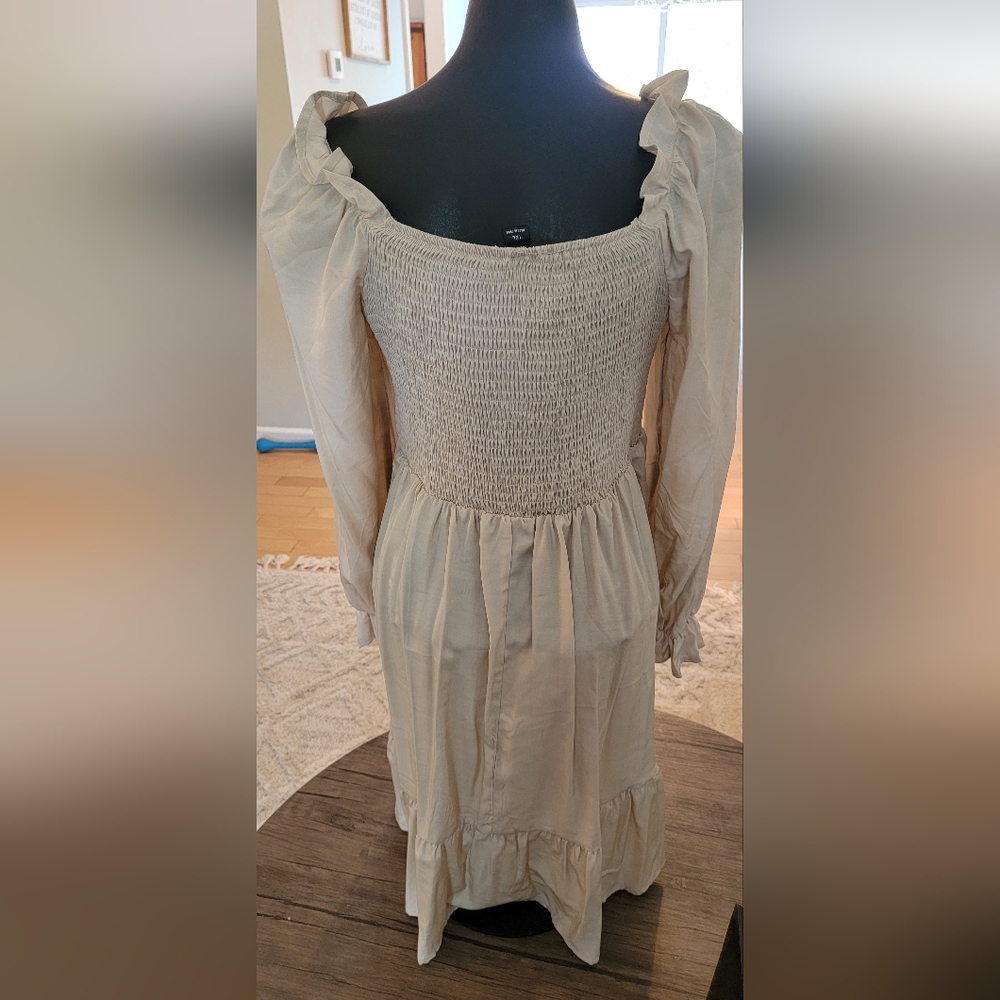 Dress - Picture 3 of 3